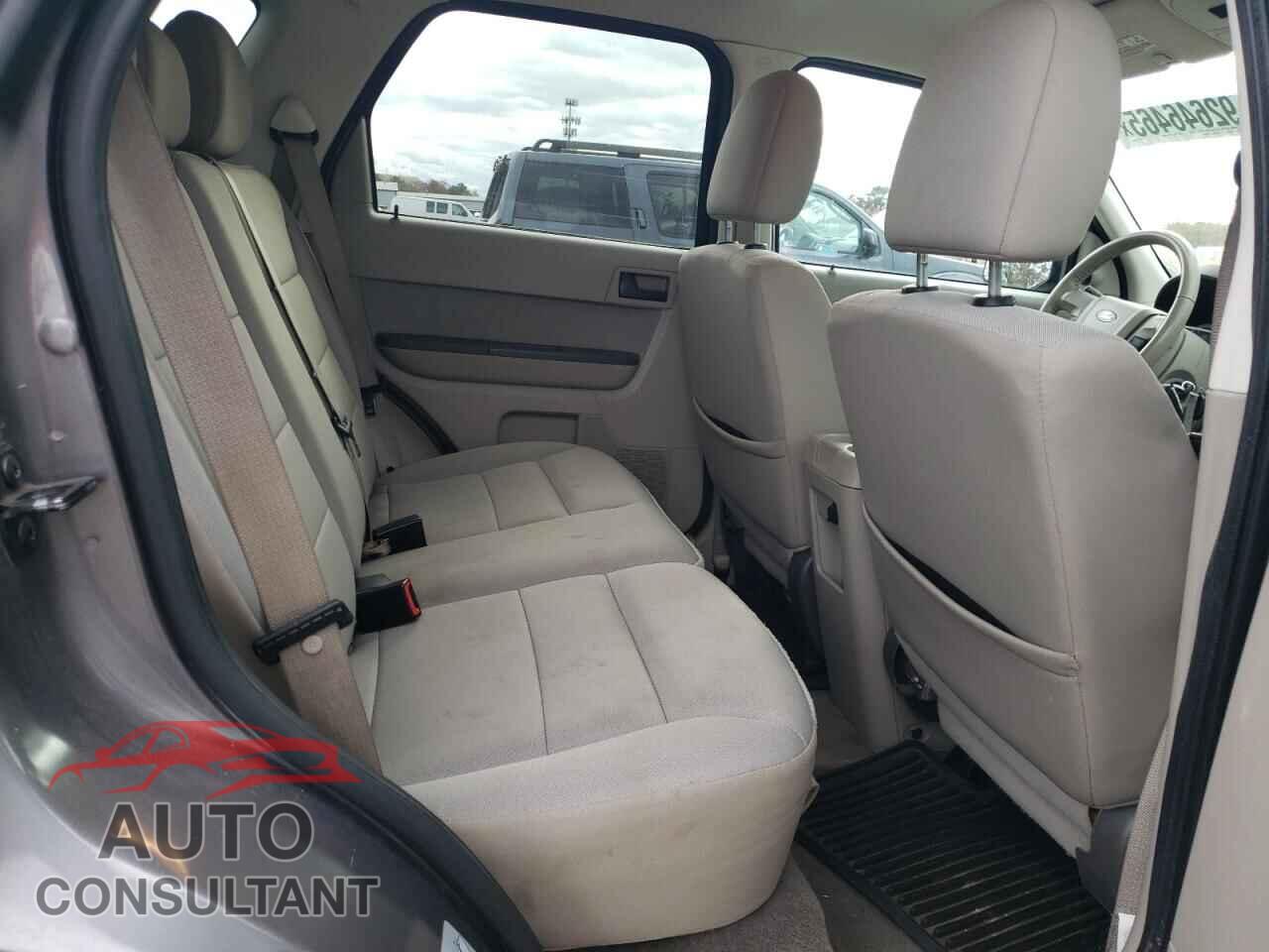 FORD ESCAPE 2010 - 1FMCU9DG2AKC94807