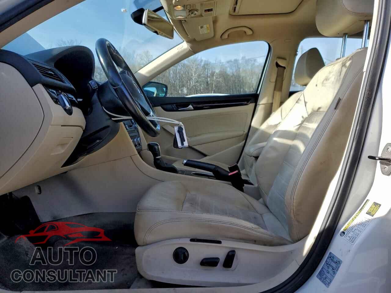 VOLKSWAGEN PASSAT 2014 - 1VWCN7A32EC005882