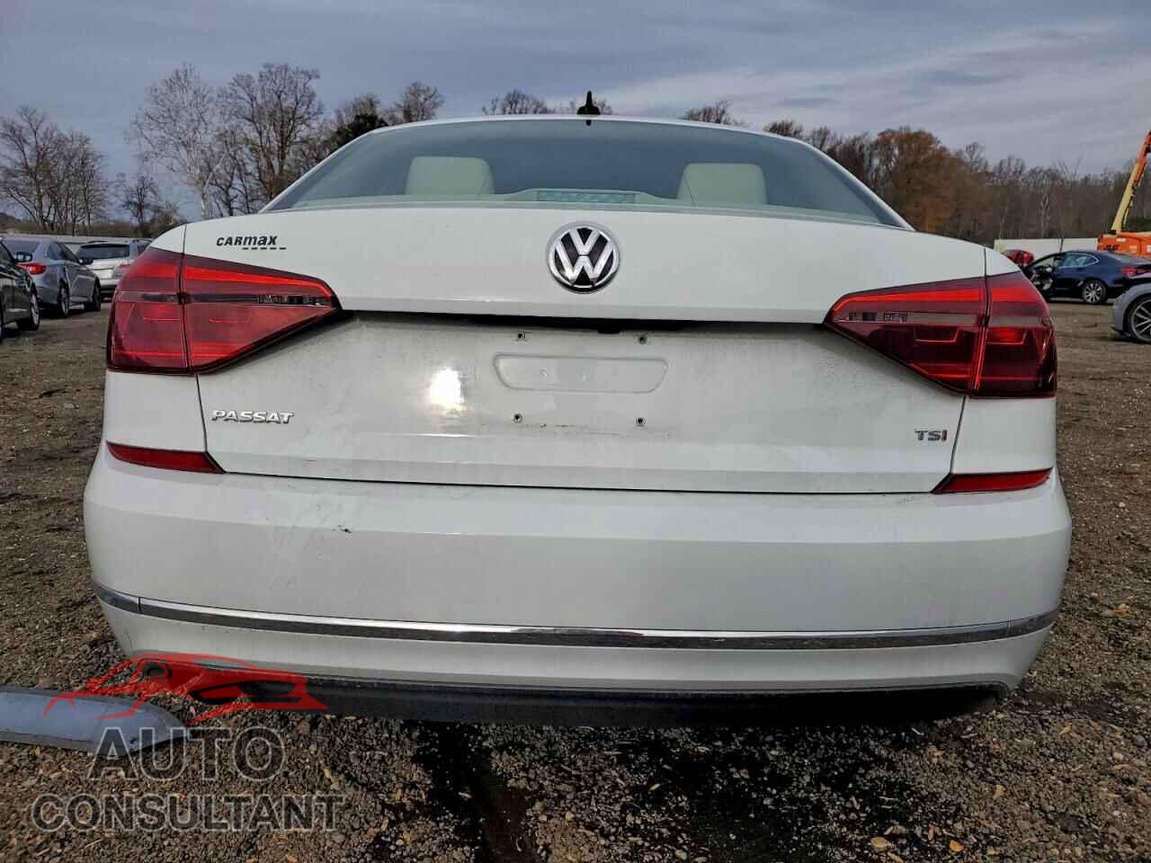 VOLKSWAGEN PASSAT 2019 - 1VWLA7A33KC001170