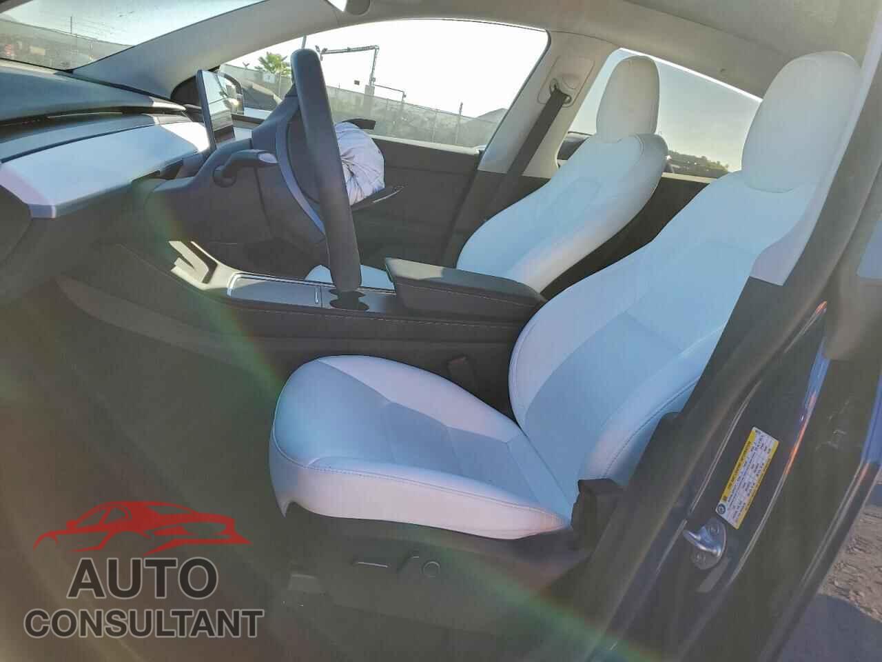 TESLA MODEL Y 2024 - 7SAYGDEE3RF003731