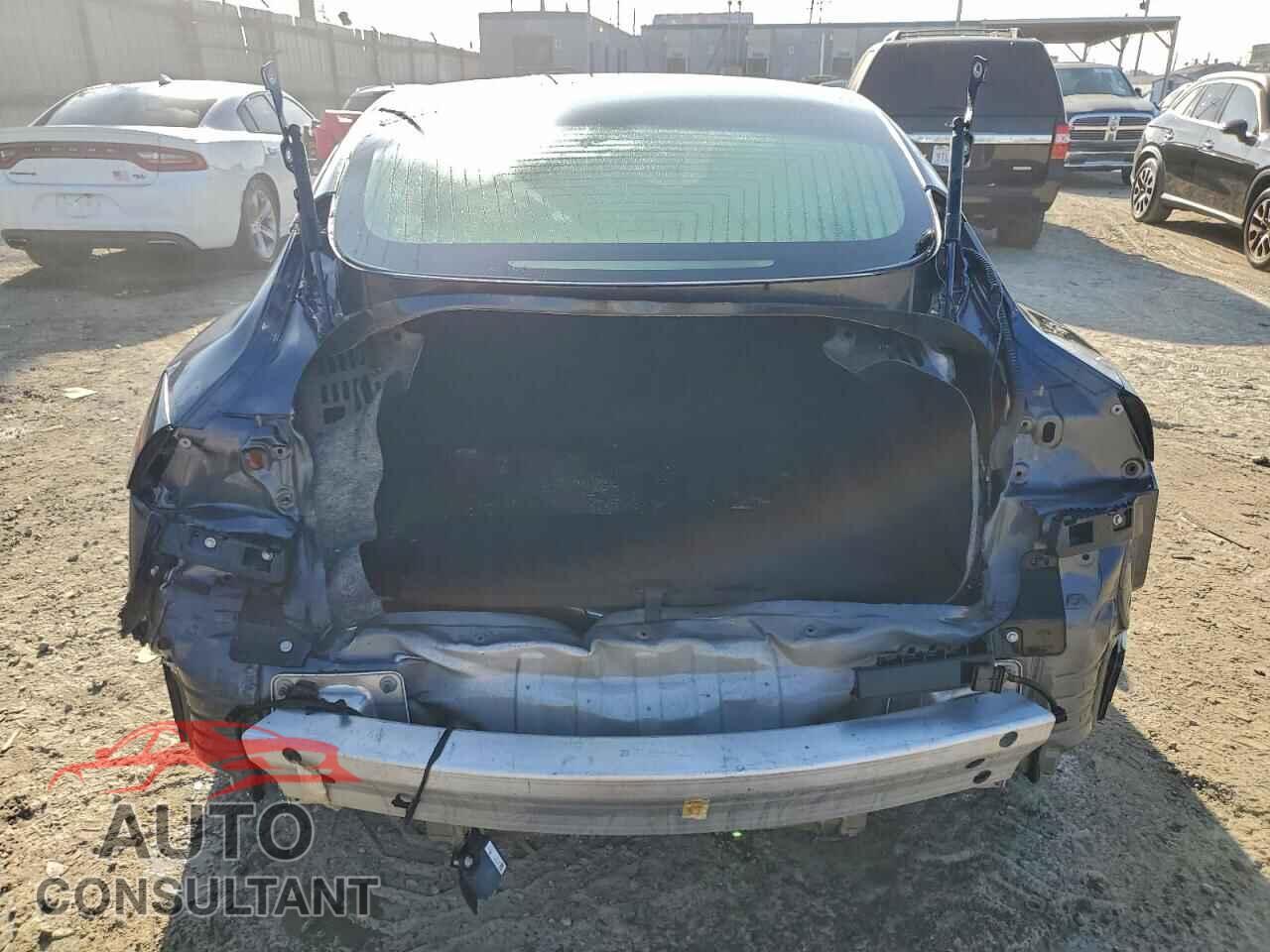 TESLA MODEL 3 2018 - 5YJ3E1EB9JF090928