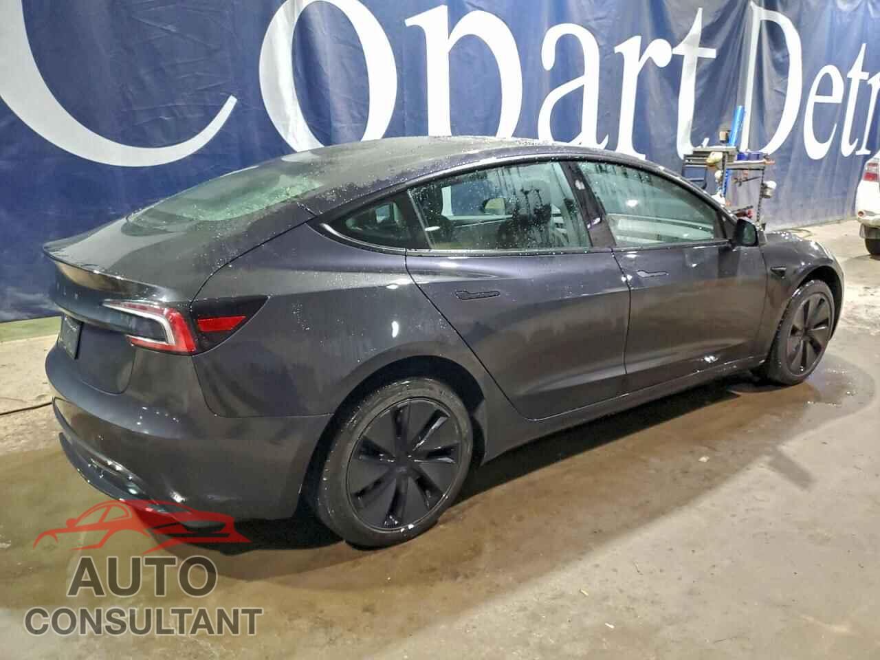 TESLA MODEL 3 2025 - 5YJ3E1EA4SF074354
