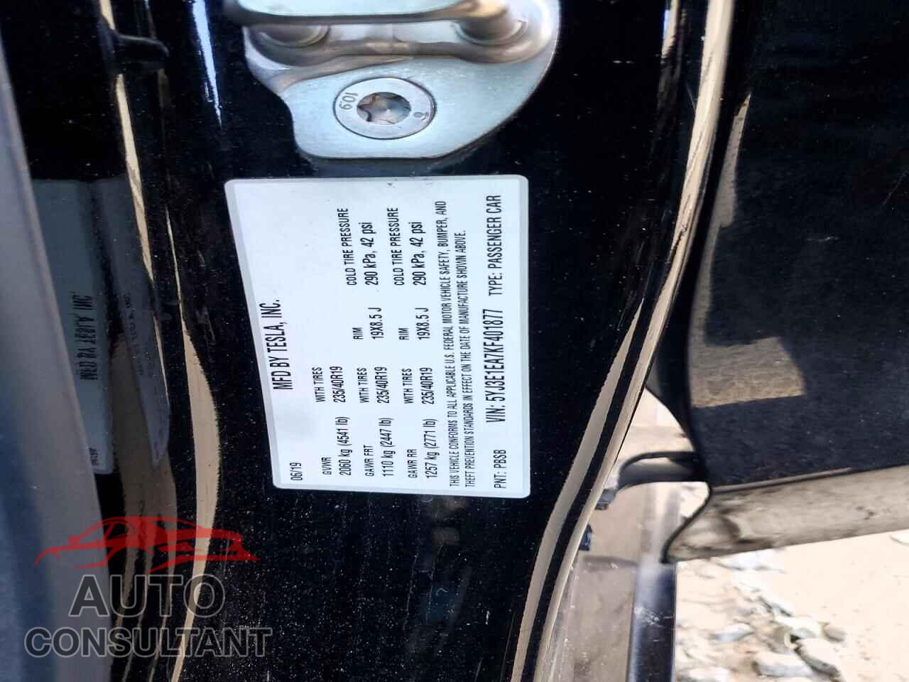 TESLA MODEL 3 2019 - 5YJ3E1EA7KF401877