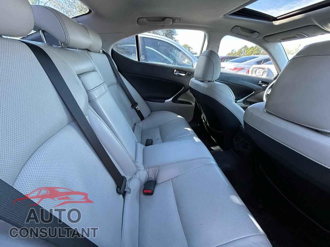 LEXUS IS 2011 - JTHBF5C20B5141236