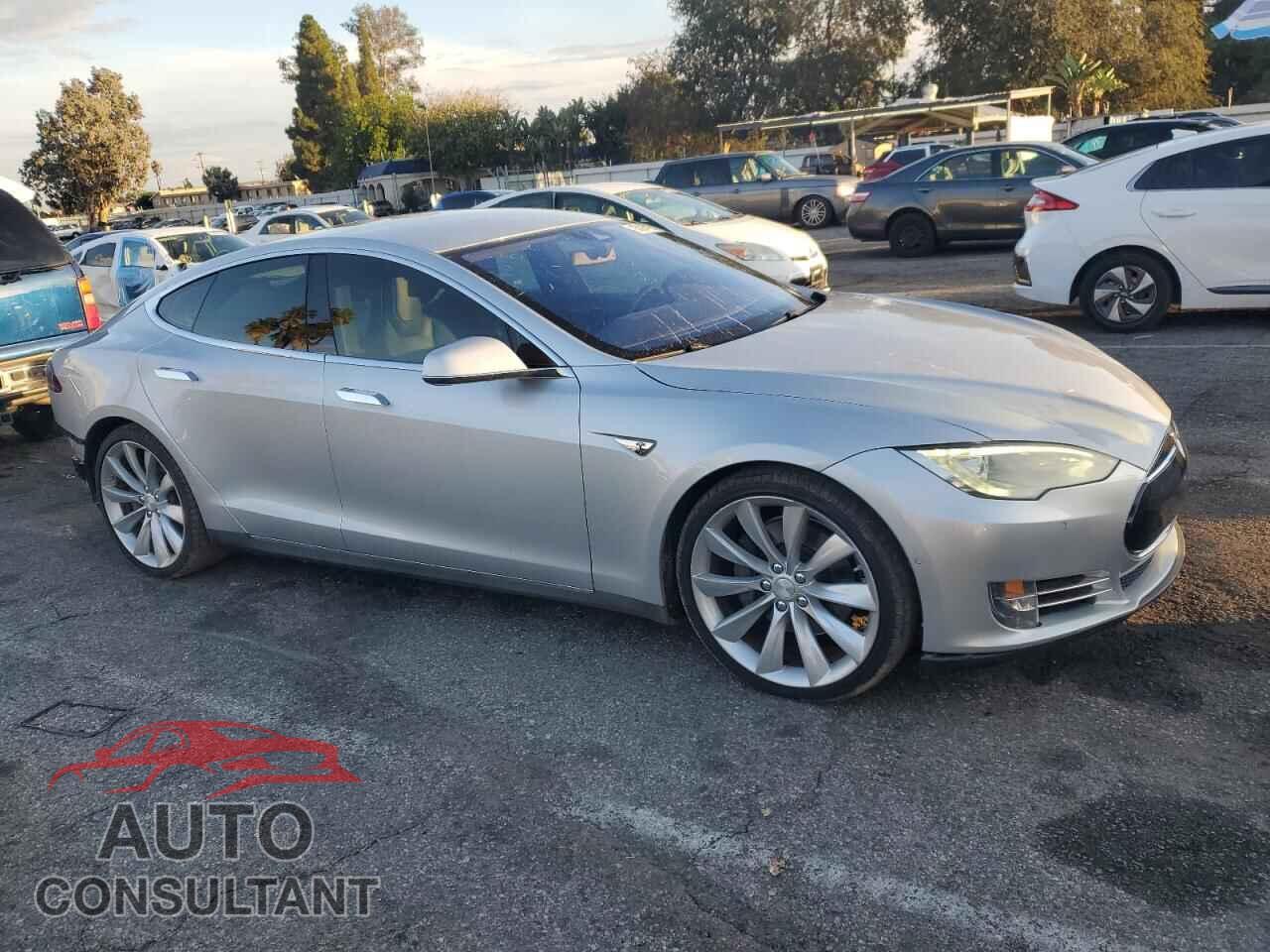 TESLA MODEL S 2015 - 5YJSA1E22FF119619