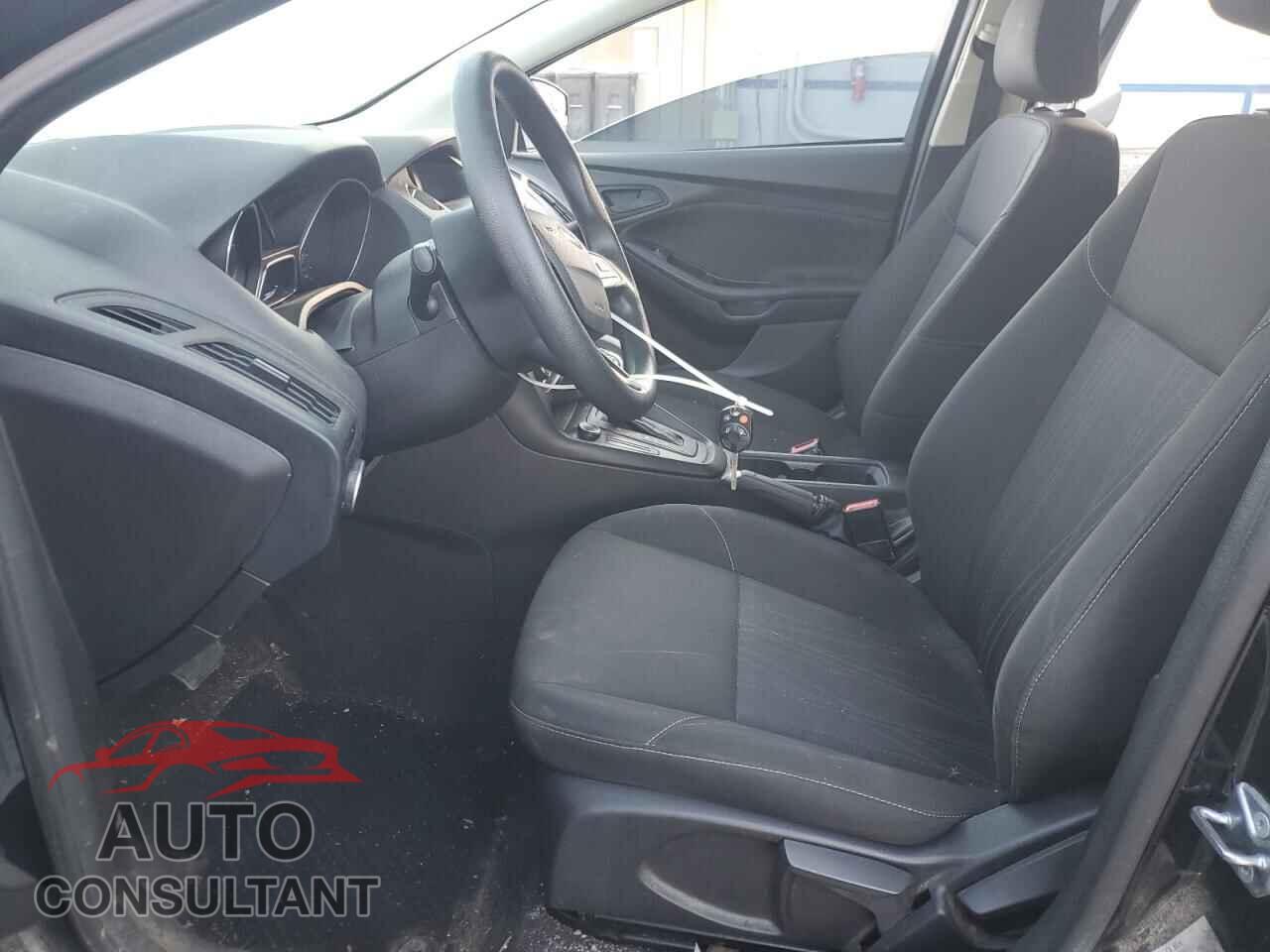 FORD FOCUS 2017 - 1FADP3E22HL251773