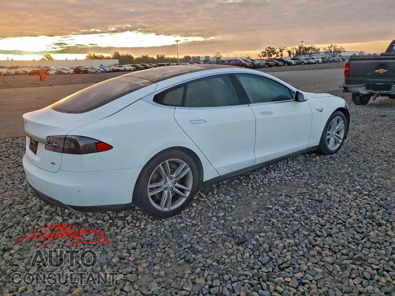 TESLA MODEL S 2013 - 5YJSA1DN2DFP12261