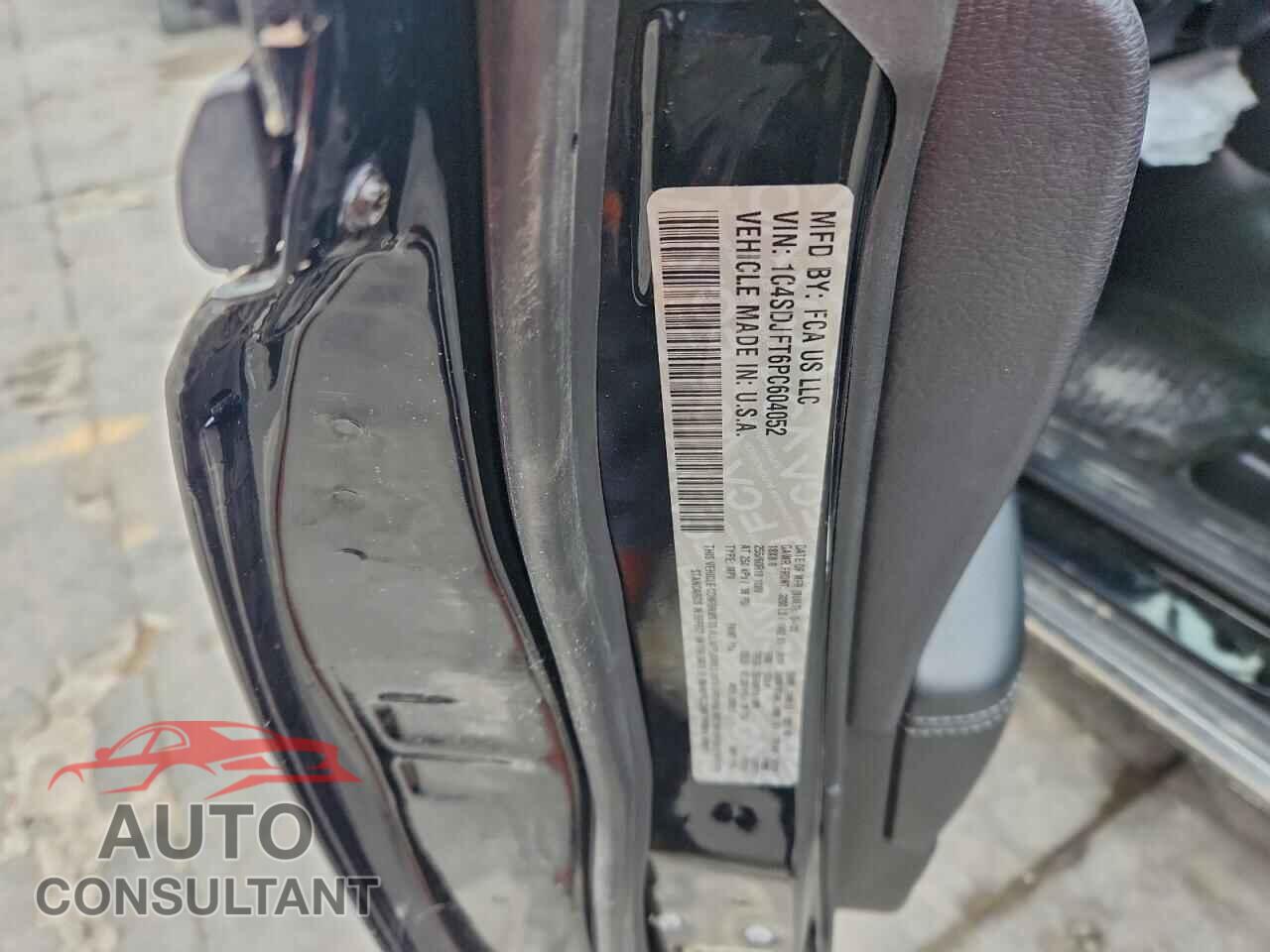 DODGE DURANGO 2023 - 1C4SDJFT6PC604052