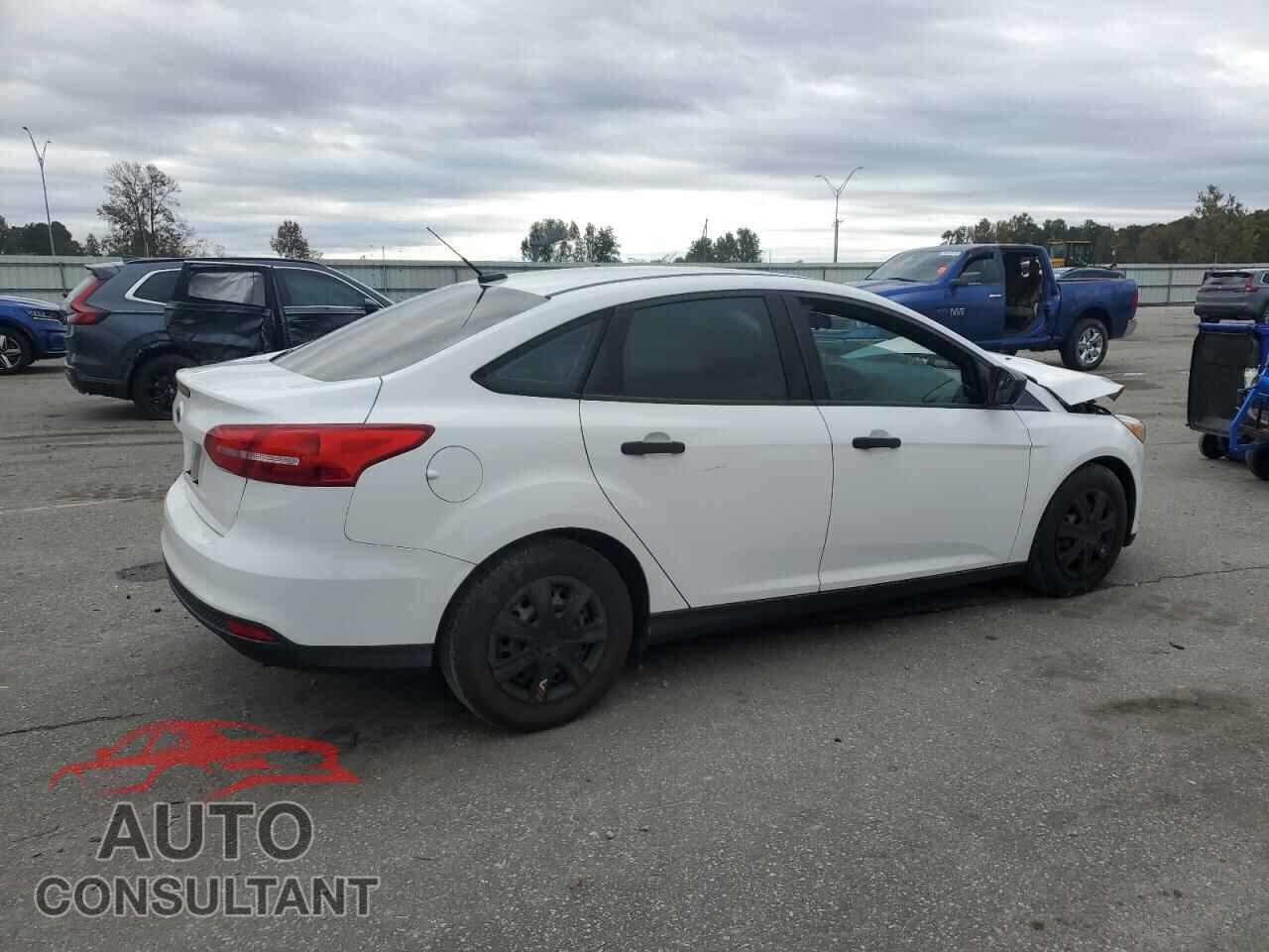 FORD FOCUS 2018 - 1FADP3E2XJL261084