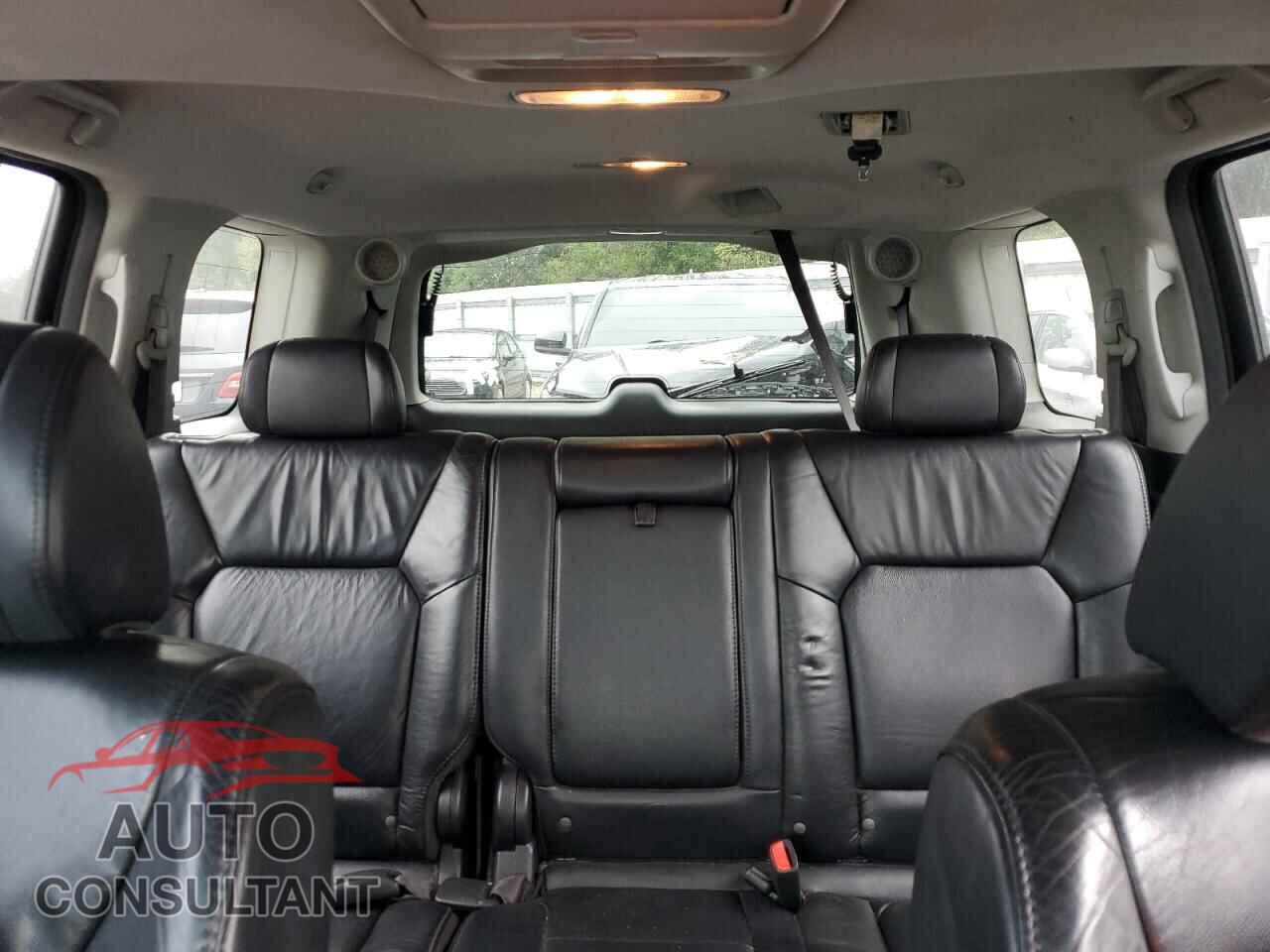 HONDA PILOT 2011 - 5FNYF4H90BB071828