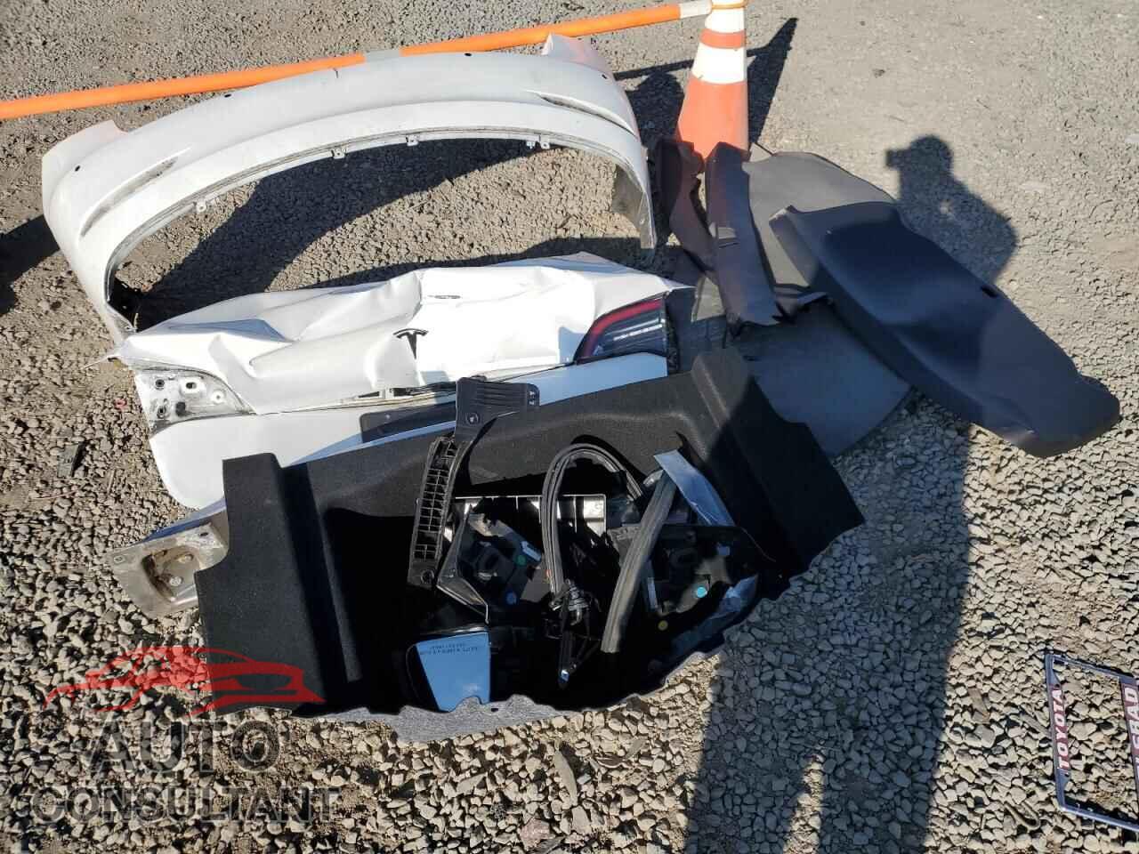 TESLA MODEL 3 2021 - 5YJ3E1EA4MF986324