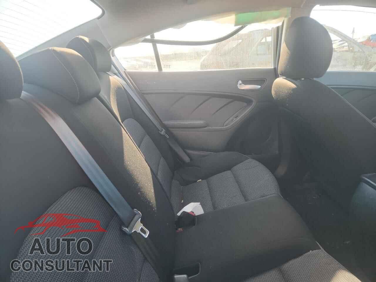 KIA FORTE 2017 - 3KPFK4A74HE079182