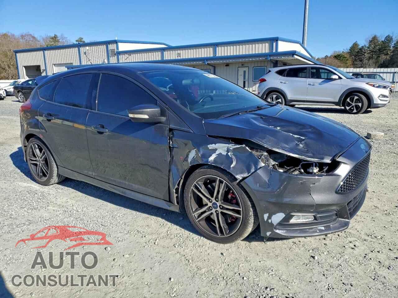 FORD FOCUS 2017 - 1FADP3L95HL348725