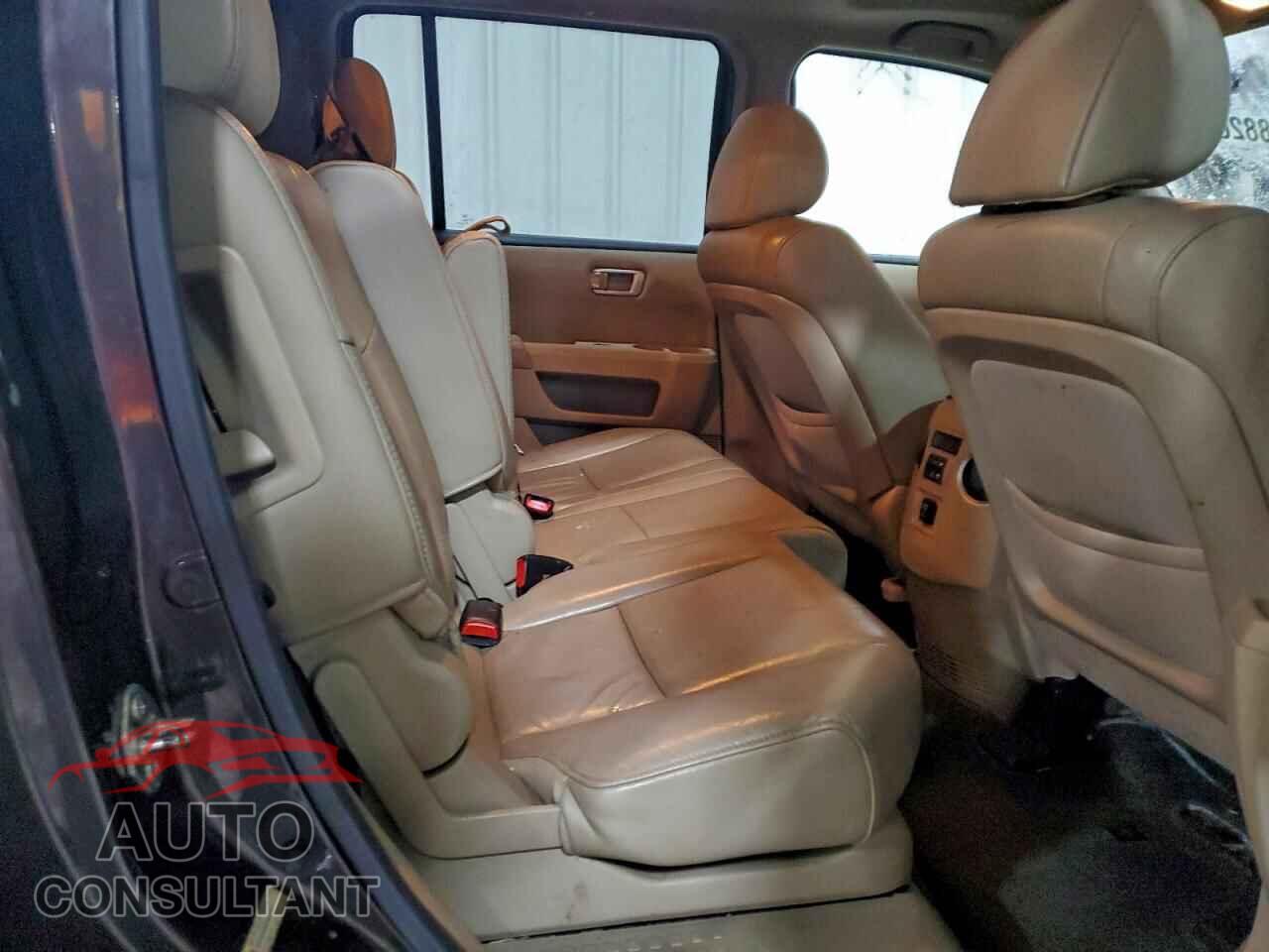 HONDA PILOT 2015 - 5FNYF4H50FB048407