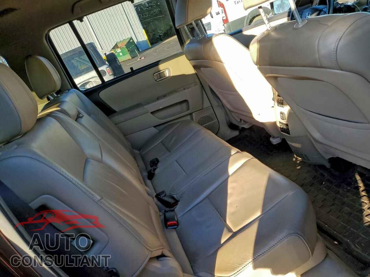 HONDA PILOT 2012 - 5FNYF4H95CB061300