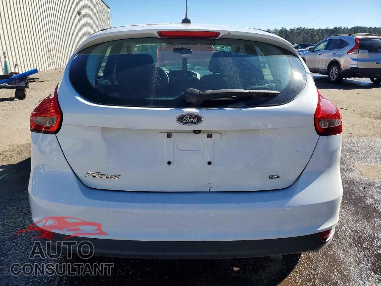 FORD FOCUS 2018 - 1FADP3K21JL272544