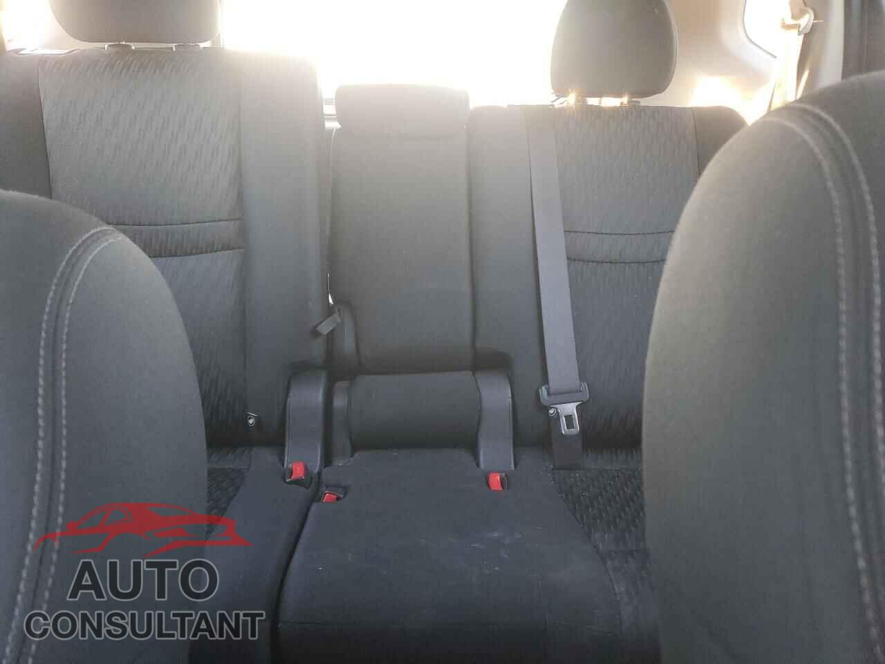 NISSAN ROGUE 2017 - KNMAT2MV9HP558798