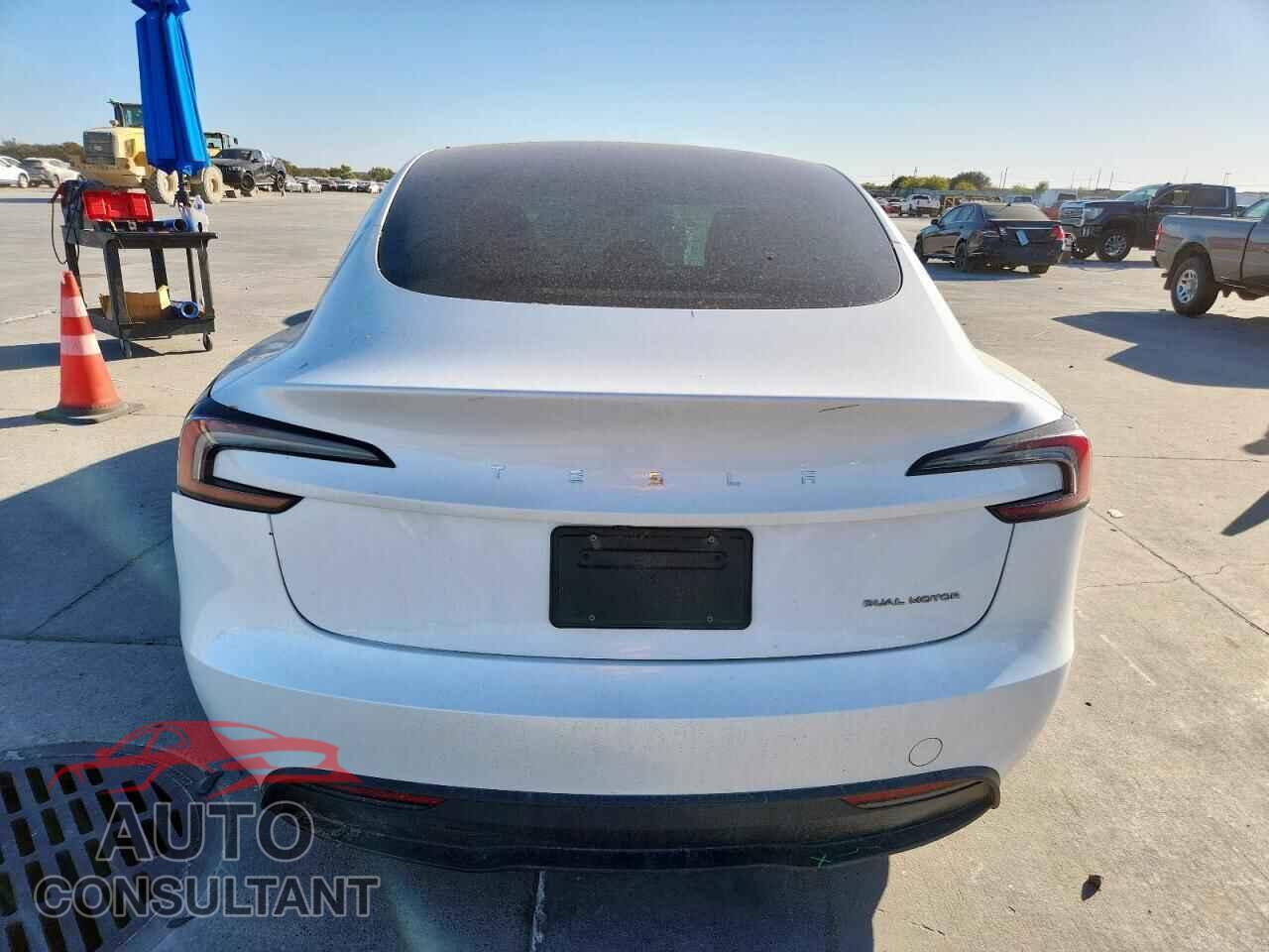 TESLA MODEL 3 2024 - 5YJ3E1EB5RF818112