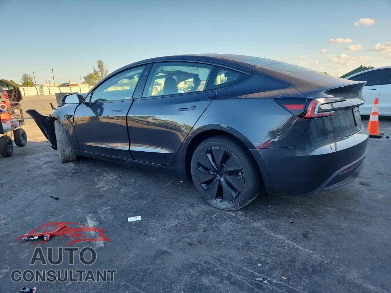 TESLA MODEL 3 2025 - 5YJ3E1EA8SF054382