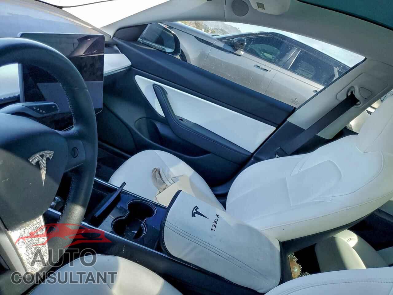 TESLA MODEL 3 2019 - 5YJ3E1EB8KF450403