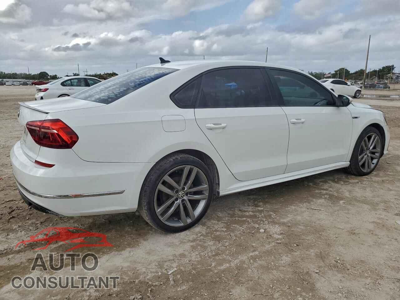 VOLKSWAGEN PASSAT 2018 - 1VWAA7A33JC024342