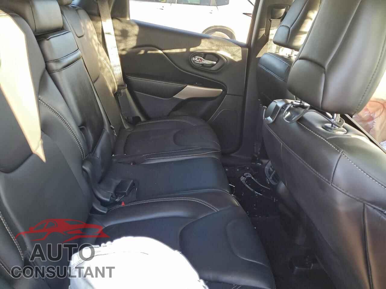 JEEP GRAND CHER 2018 - 1C4PJMDB7JD611345