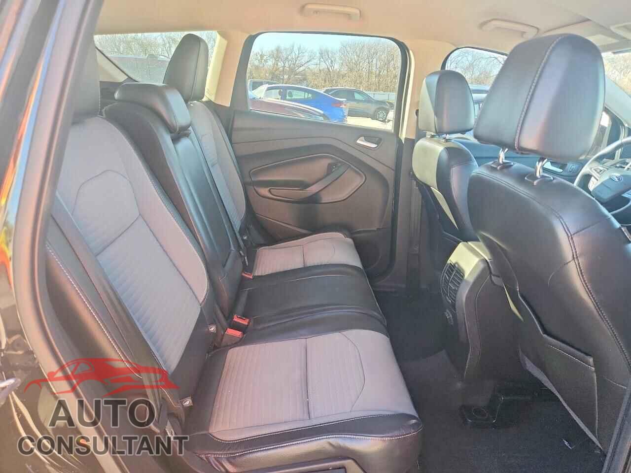 FORD ESCAPE 2017 - 1FMCU0G97HUE95349