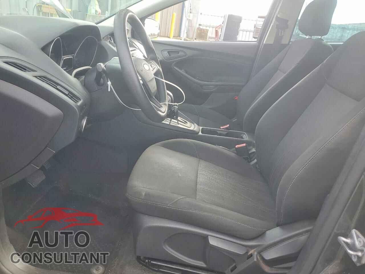 FORD FOCUS 2017 - 1FADP3E25HL308502