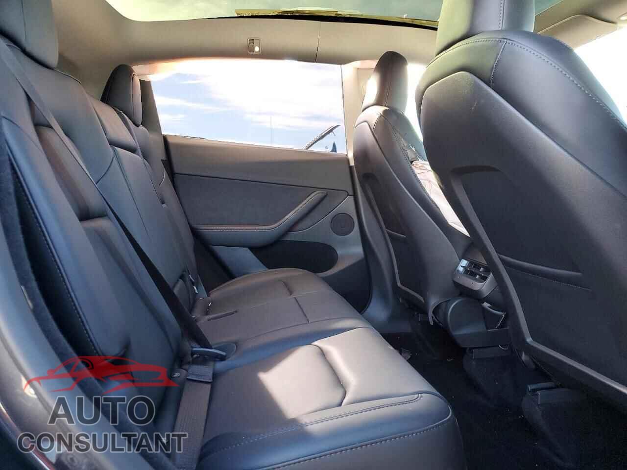 TESLA MODEL Y 2024 - 7SAYGDED8RF034349