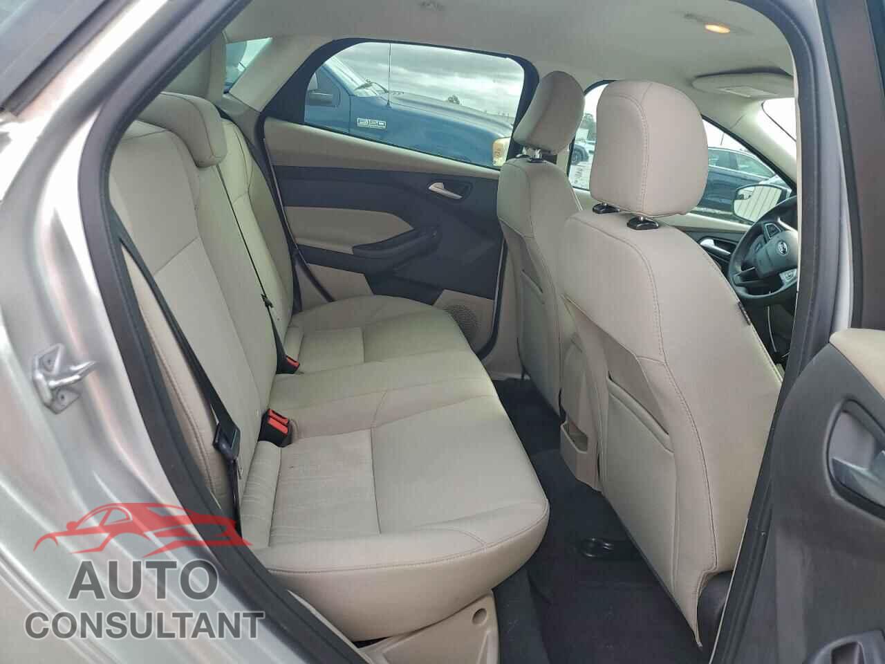 FORD FOCUS 2016 - 1FADP3F25GL402425