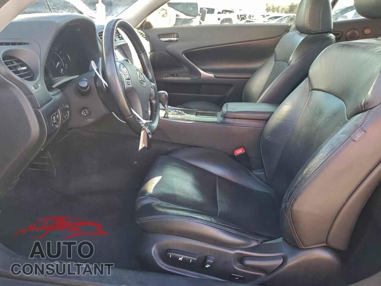 LEXUS IS 2012 - JTHFF2C27C2524187