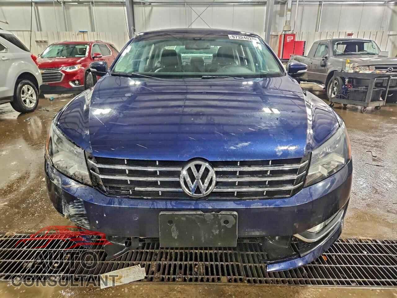 VOLKSWAGEN PASSAT 2013 - 1VWCN7A33DC044642