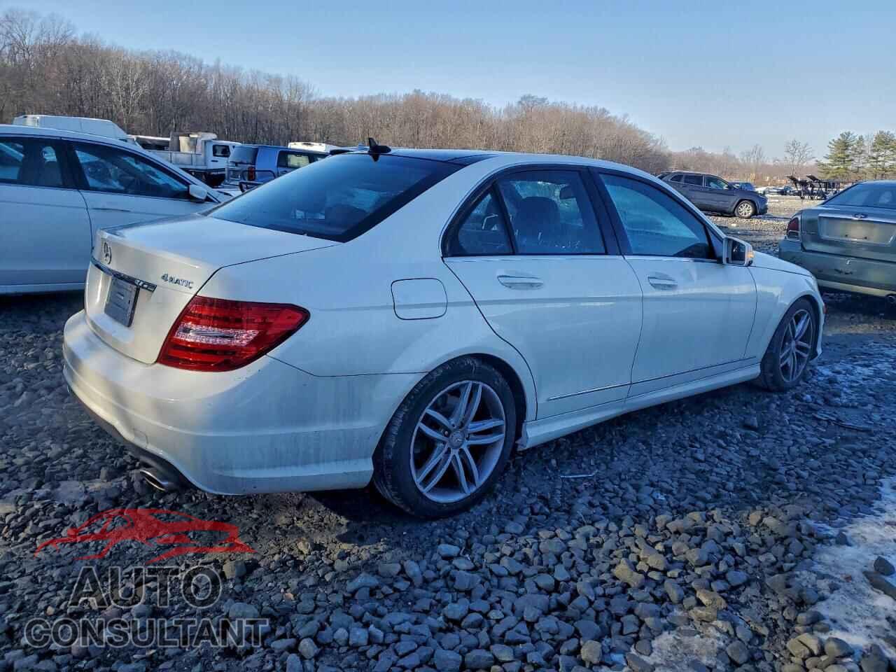 MERCEDES-BENZ C-CLASS 2012 - WDDGF8BB0CR211988