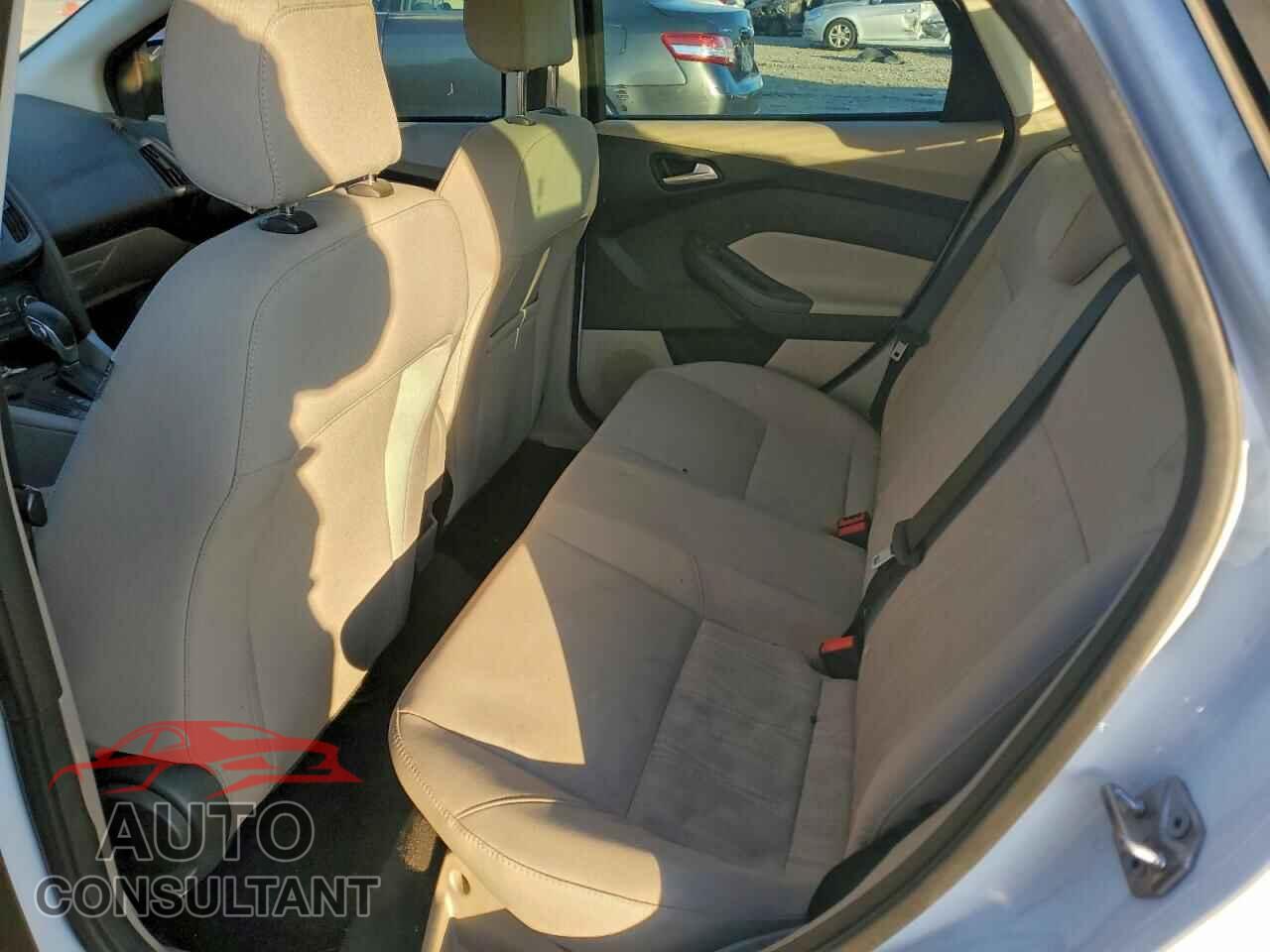 FORD FOCUS 2018 - 1FADP3F25JL304356