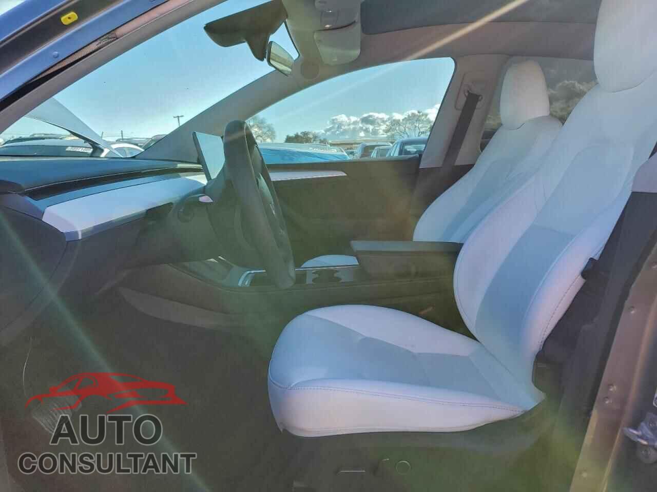 TESLA MODEL Y 2024 - 7SAYGAEE5RF106390
