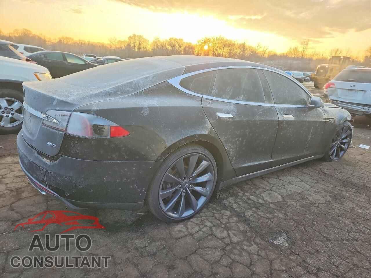 TESLA MODEL S 2015 - 5YJSA1E28FF109905