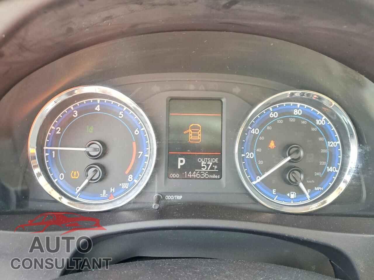 TOYOTA COROLLA 2018 - 5YFBURHE0JP763449