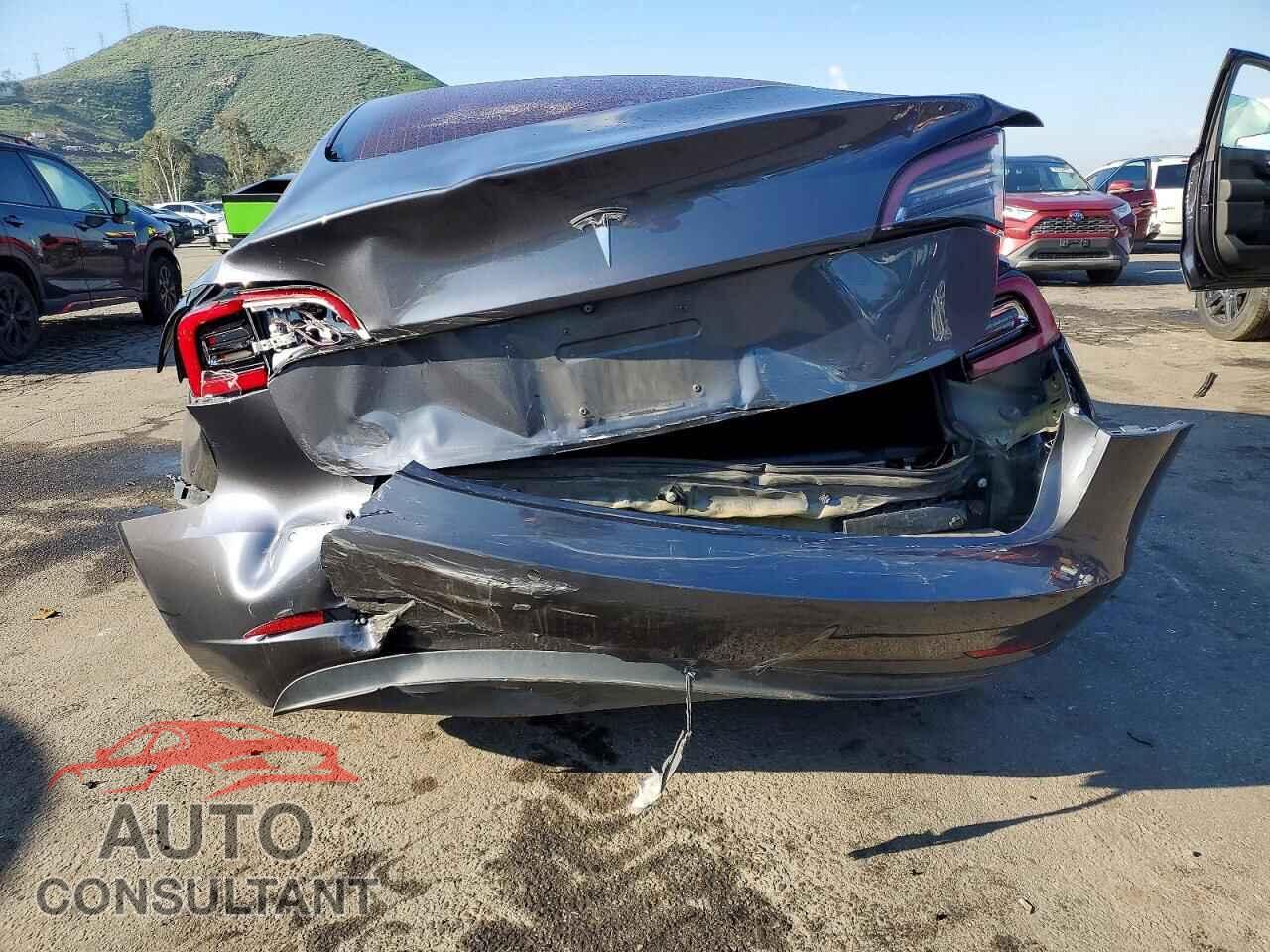 TESLA MODEL 3 2018 - 5YJ3E1EA5JF157967