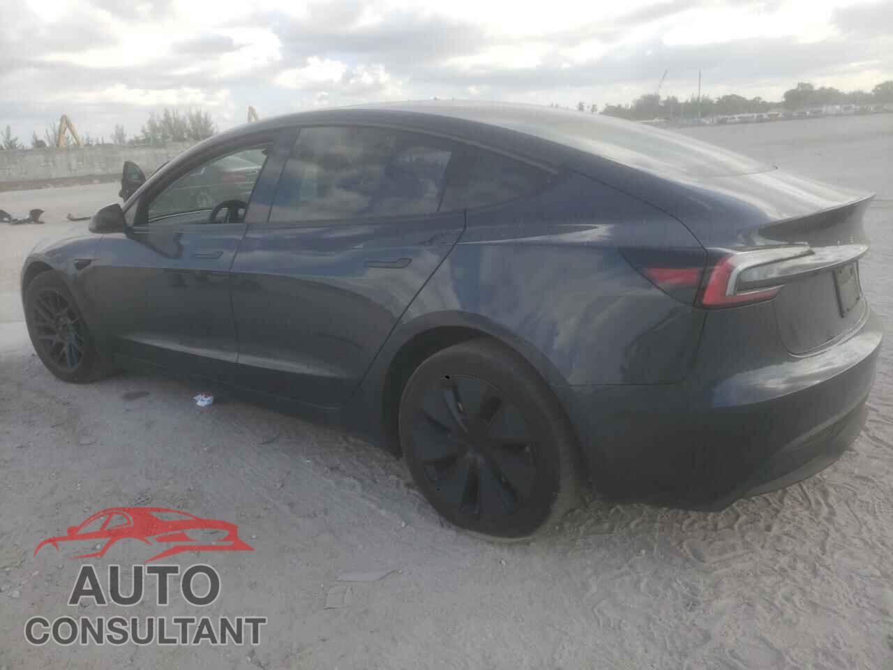 TESLA MODEL 3 2024 - 5YJ3E1EAXRF726484