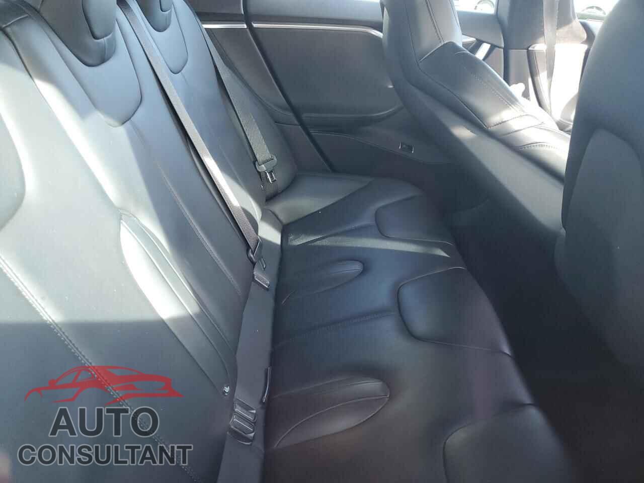 TESLA MODEL S 2015 - 5YJSA1E41FF112713