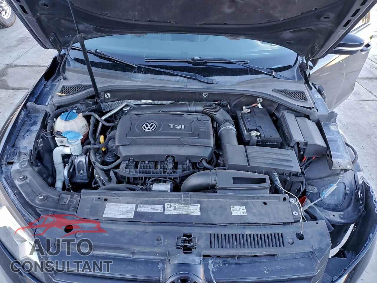 VOLKSWAGEN PASSAT 2015 - 1VWAT7A31FC092897
