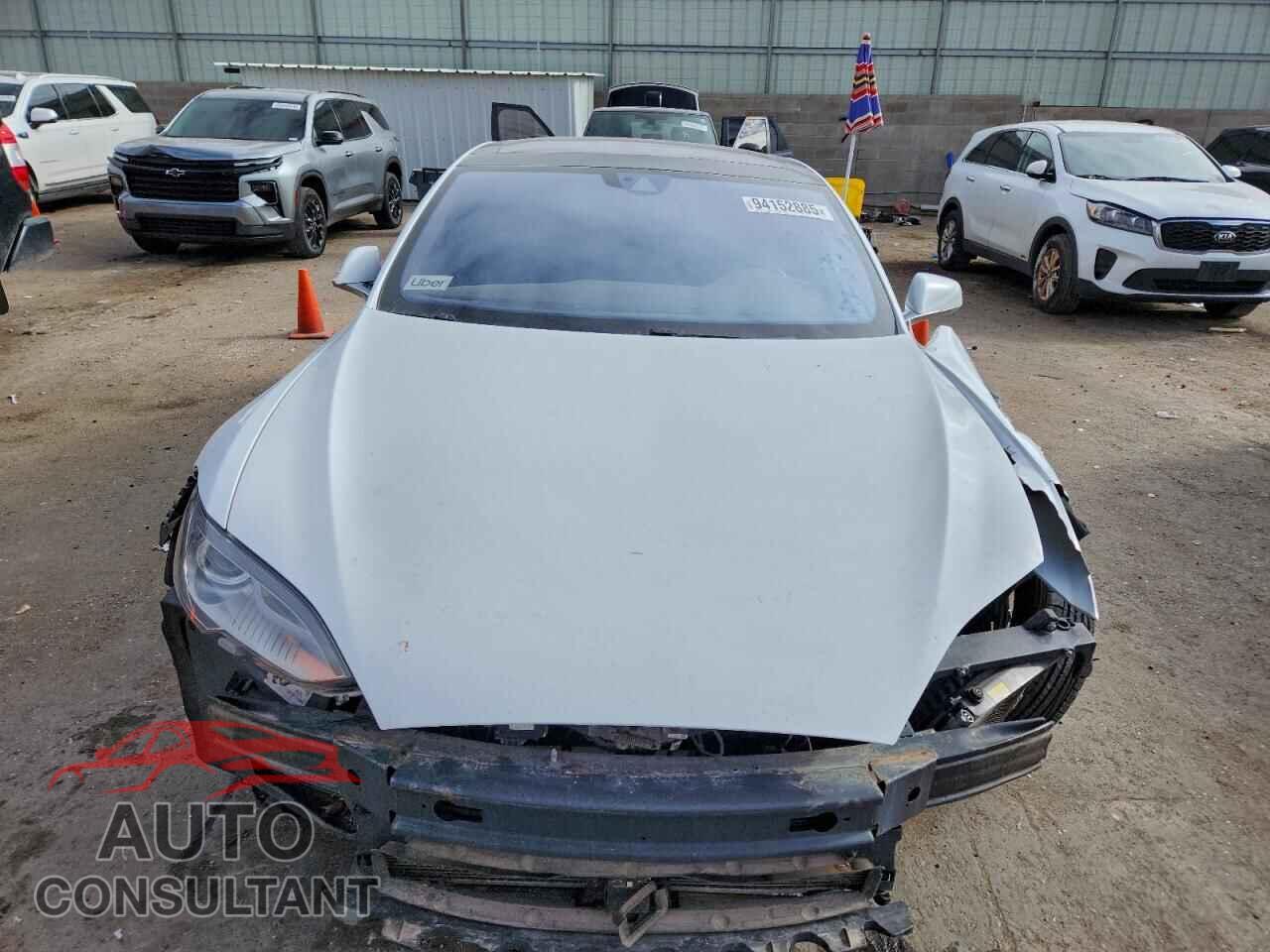TESLA MODEL S 2015 - 5YJSA1E26FF111152