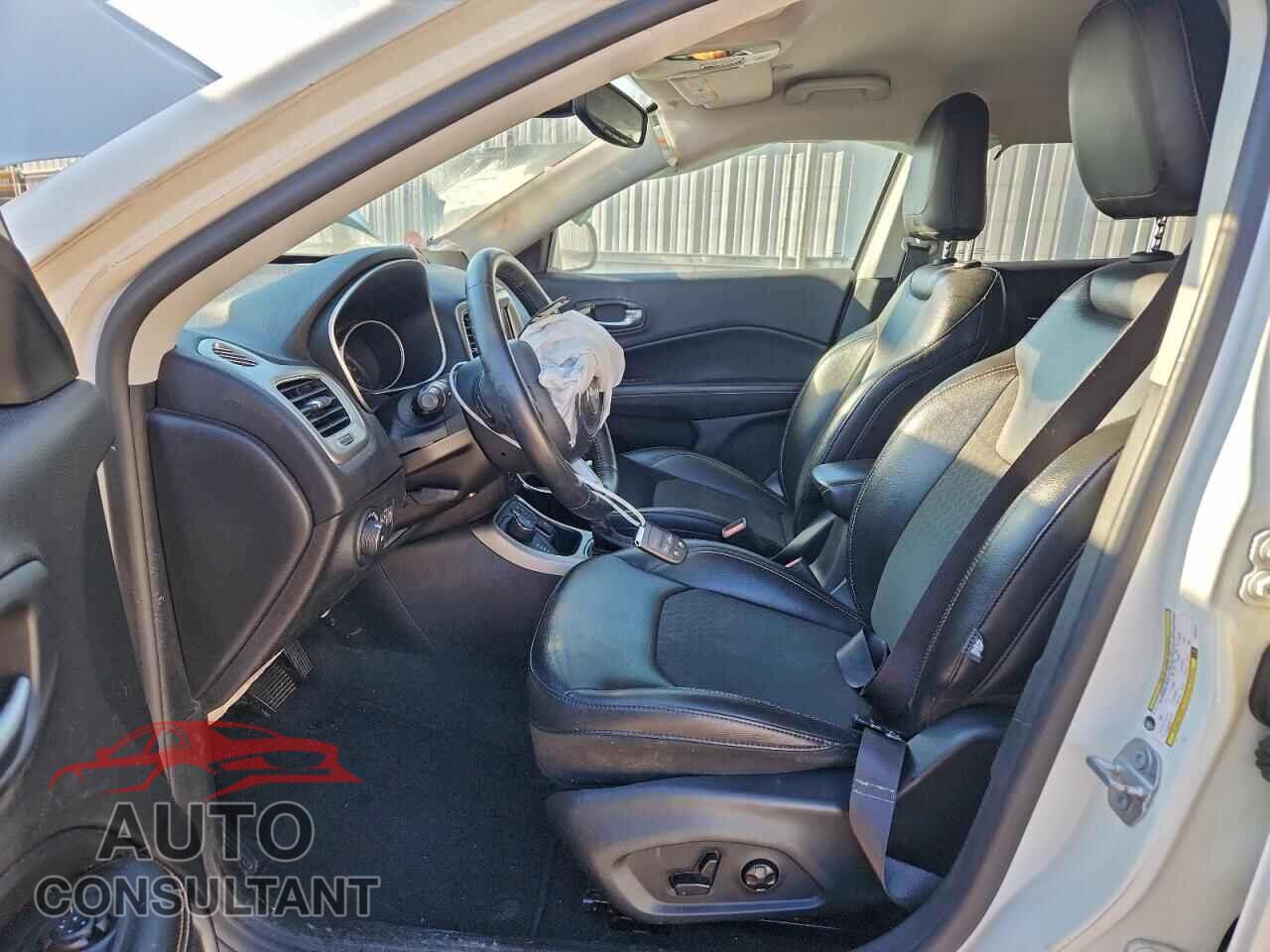 JEEP COMPASS 2018 - 3C4NJDBB4JT333721