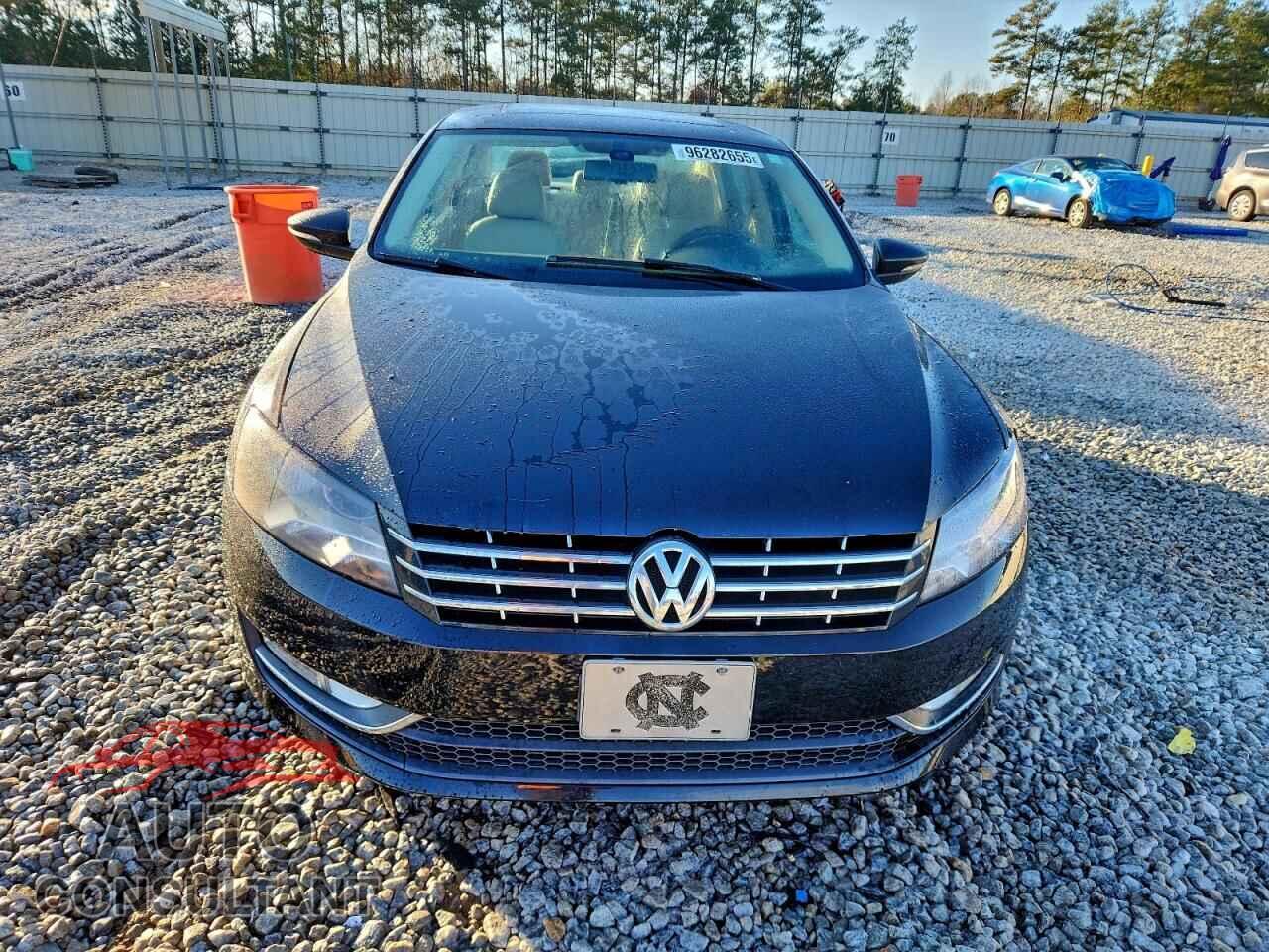 VOLKSWAGEN PASSAT 2012 - 1VWCM7A32CC048490