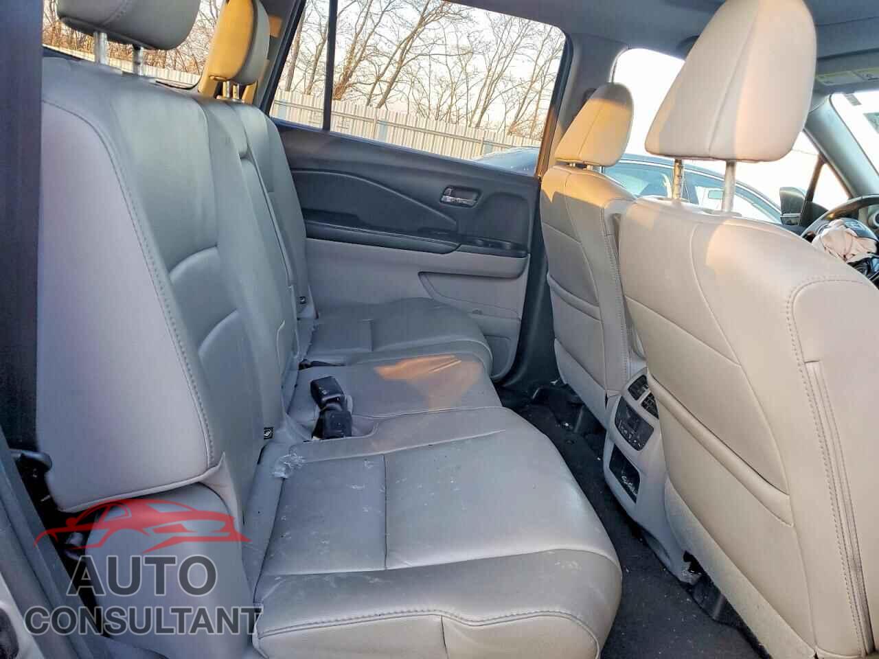 HONDA PILOT 2017 - 5FNYF6H71HB006134