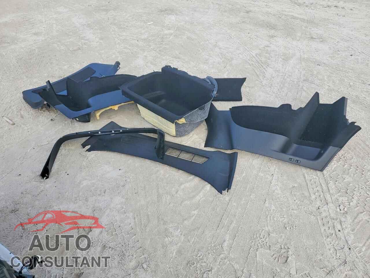TESLA MODEL Y 2020 - 5YJYGDEE2LF037437