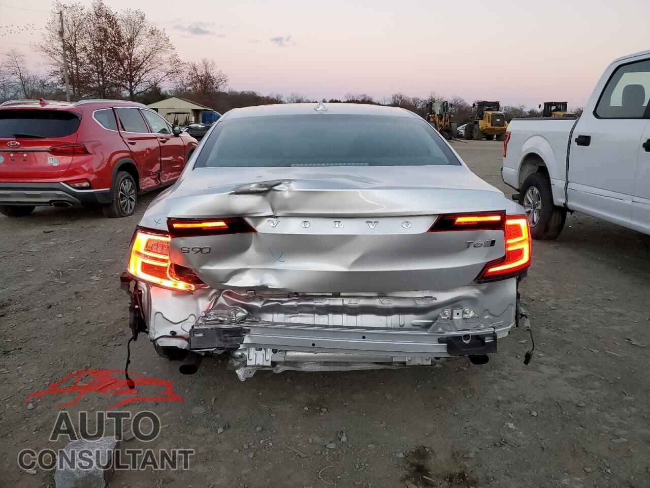 VOLVO S90 2018 - LVY992ML9JP005972