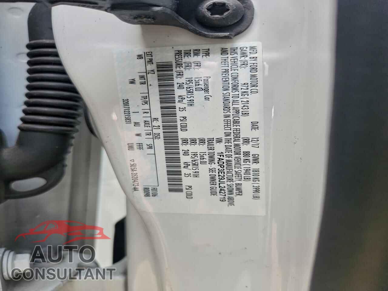 FORD FOCUS 2018 - 1FADP3E29JL242719