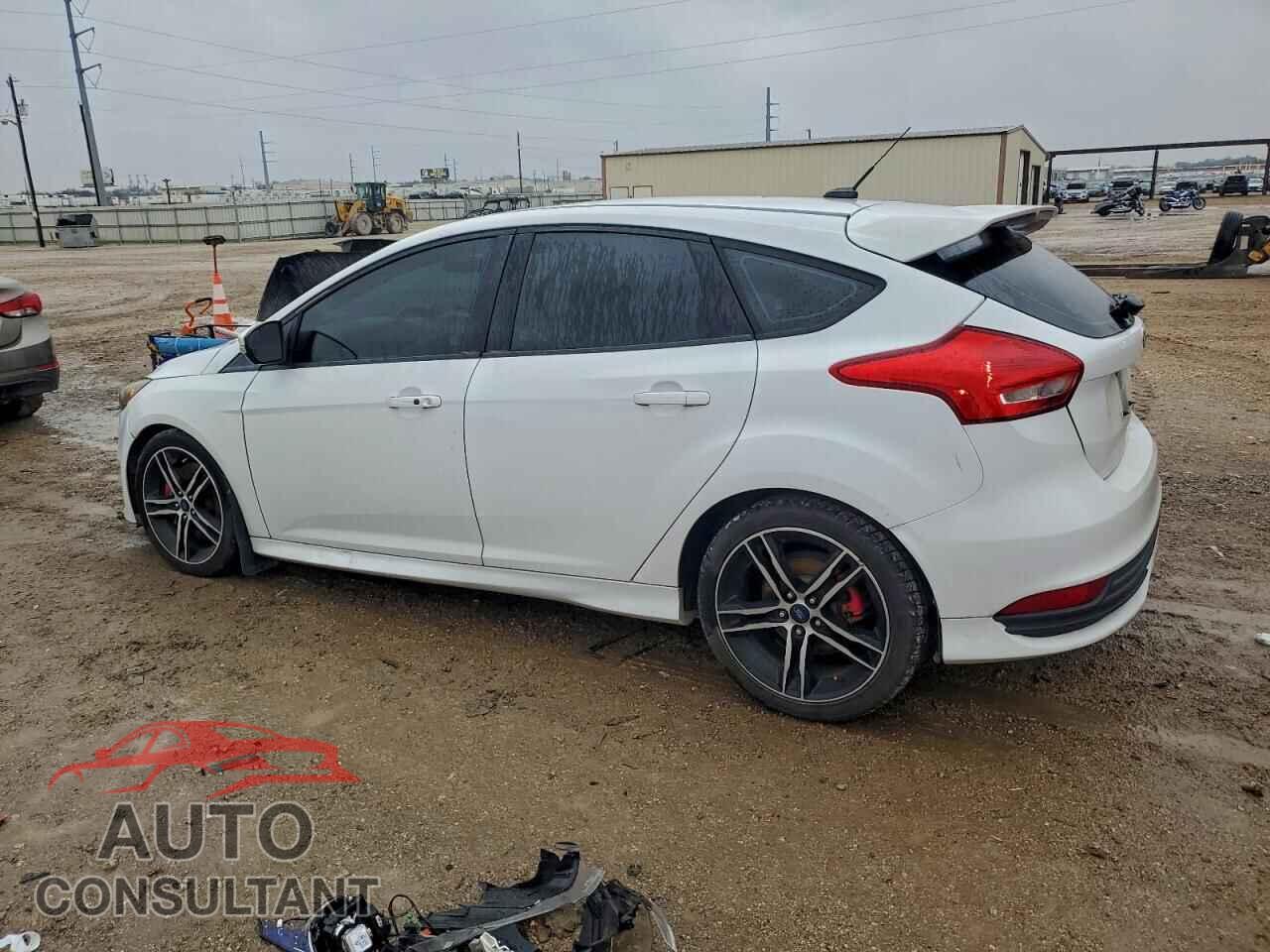 FORD FOCUS 2018 - 1FADP3L91JL211903