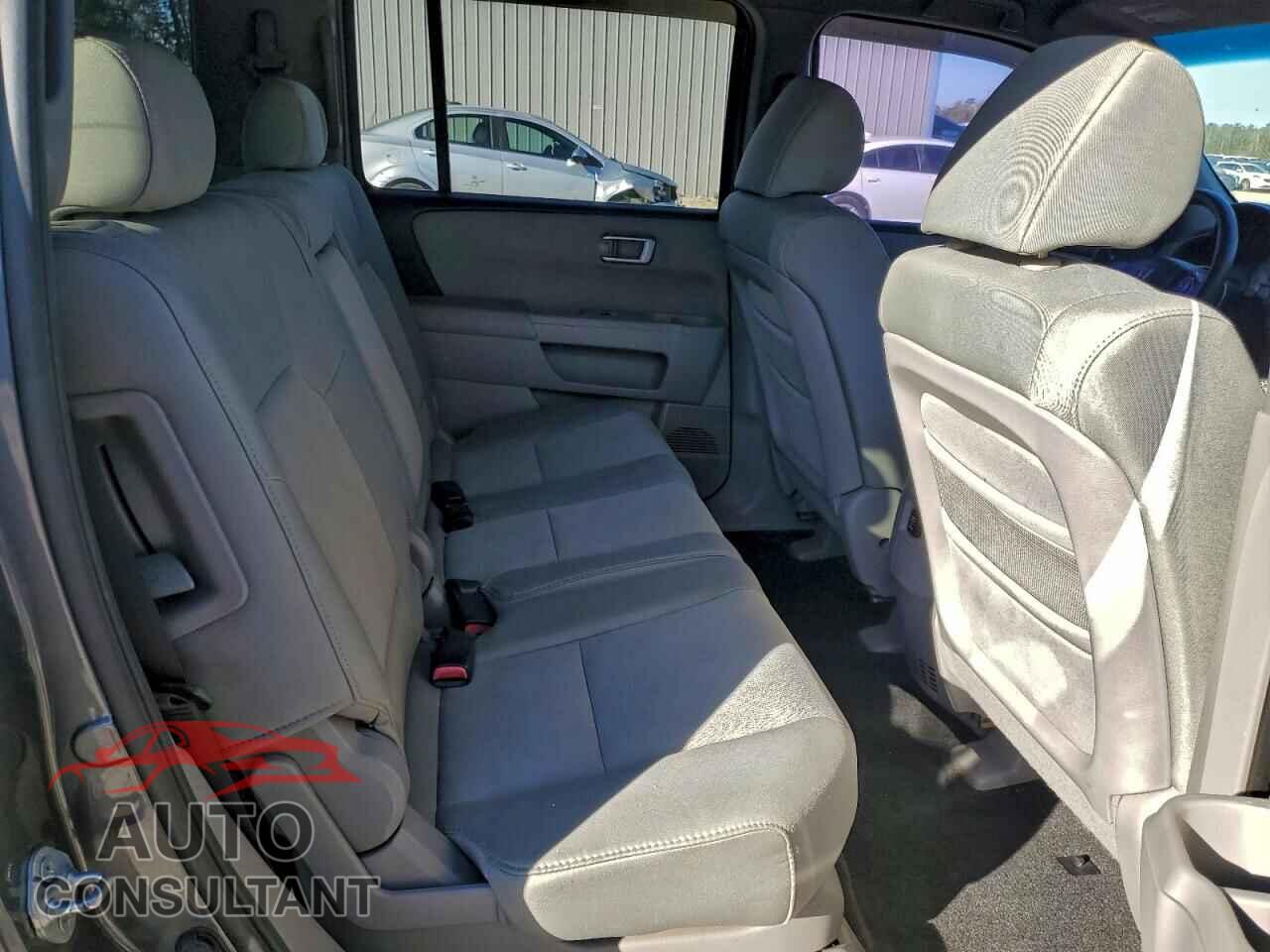 HONDA PILOT 2011 - 5FNYF3H23BB007649